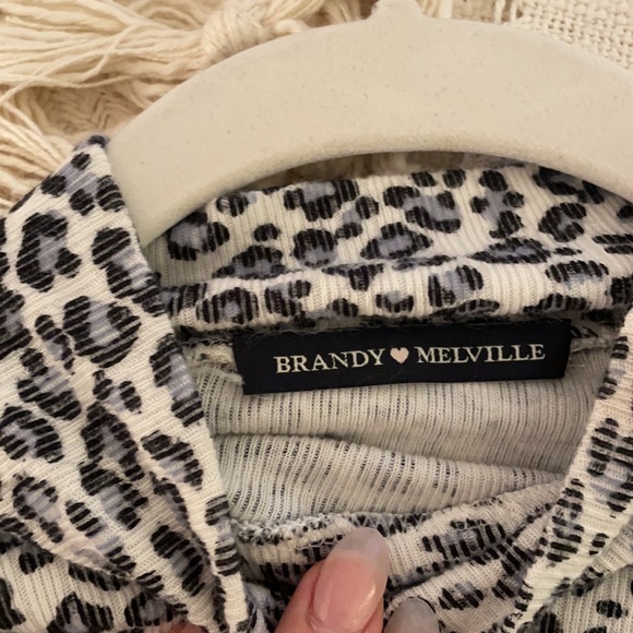Brandy Melville turtleneck long sleeve - Picture 2 of 3